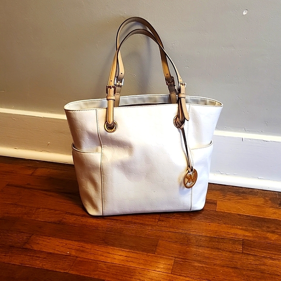 ⭐️ Michael Kors Jet Set MK Logo White Patent Tote Bag - Picture 5 of 7